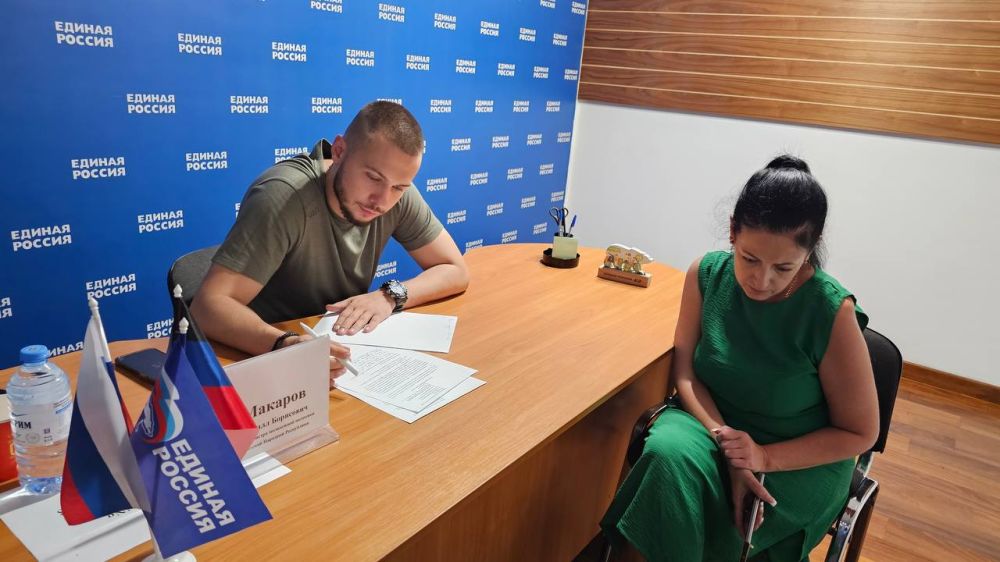 И.о. Министра молодежной политики ДНР ответил на вопросы граждан, обратившихся за помощью