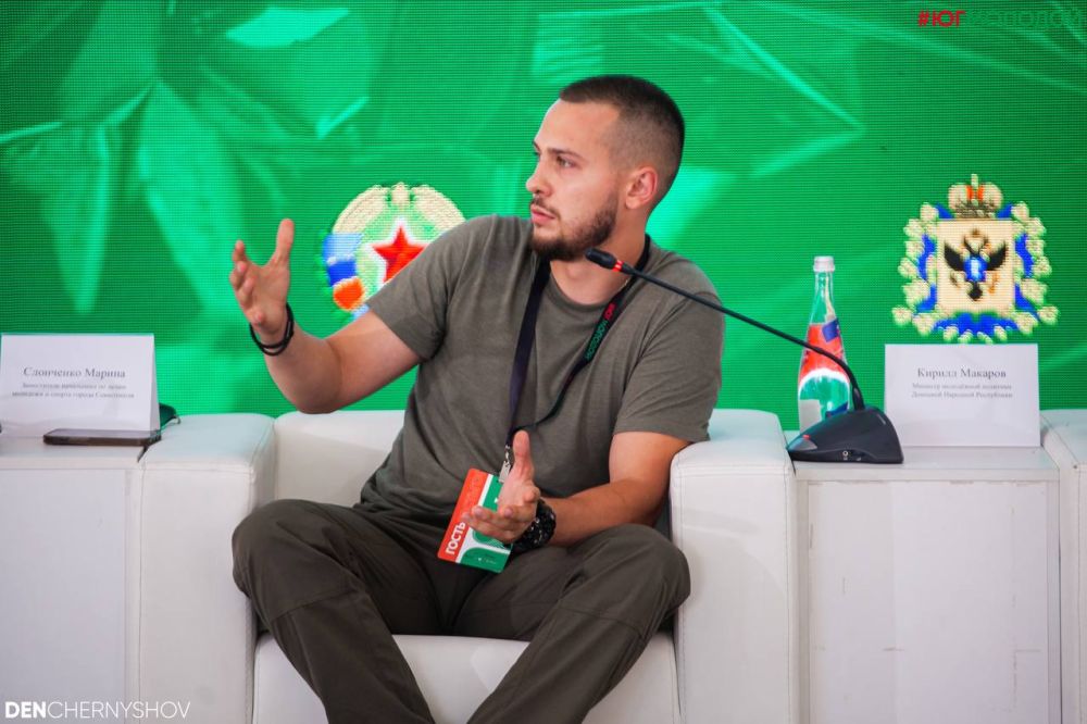 Кирилл Макаров пообщался в формате открытого диалога с молодежью новых регионов