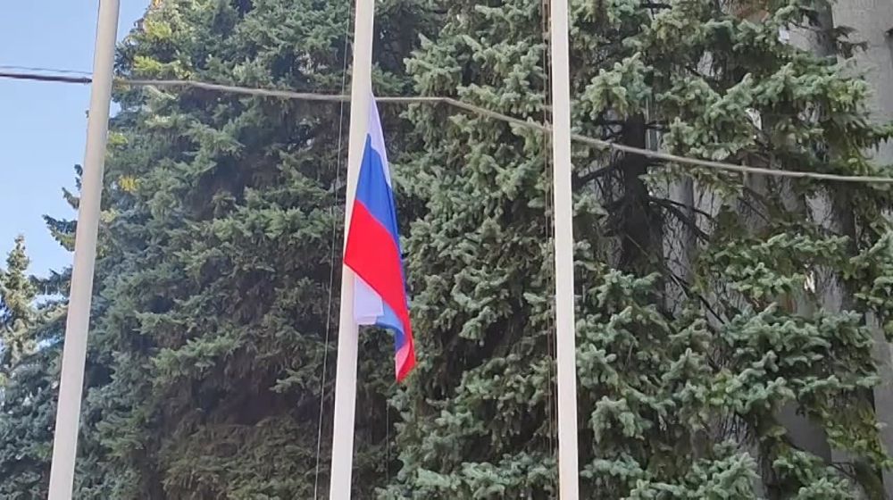 Владислав Ключаров: Принял участие в торжественной церемонии поднятия флага Российской Федерации