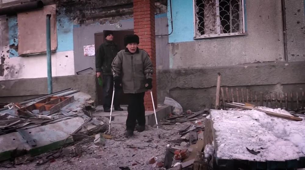 Стихотворение "Ананас" читает Игорь Петренко