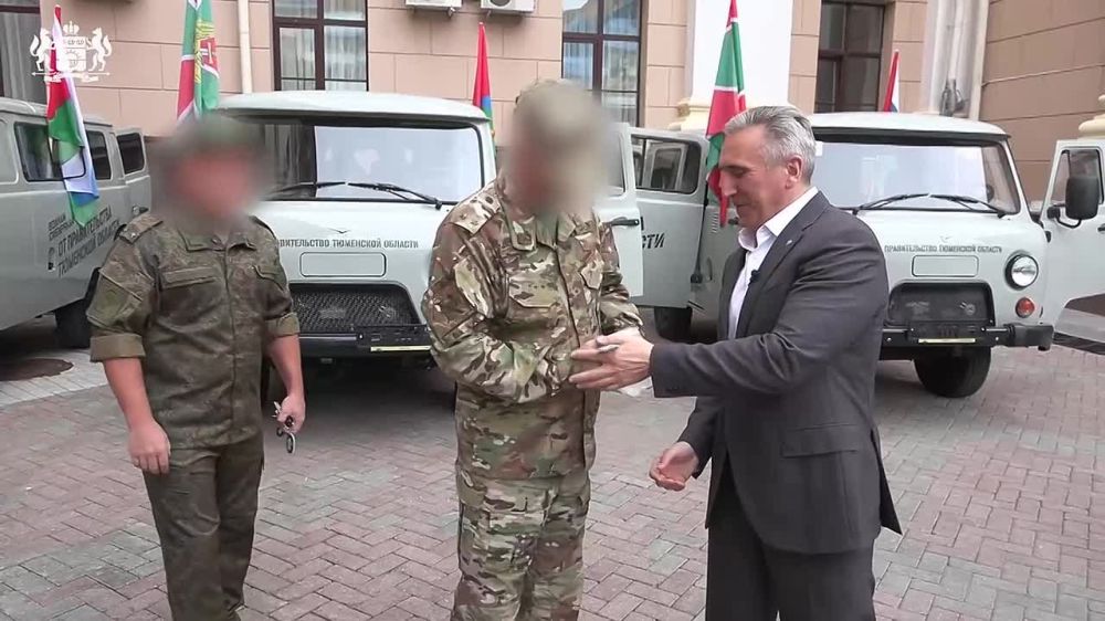 Врио губернатора Смоленской области Василий Анохин встретился с главой ДНР Денисом Пушилиным и обсудили восстановление...