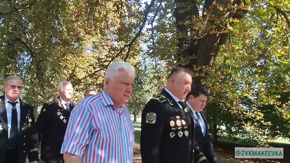 Владислав Ключаров: Возложил цветы к Мемориалу "Подвигу шахтёров Макеевки" и почтил память тех, кто отдал свои жизни во имя развития нашего города и страны