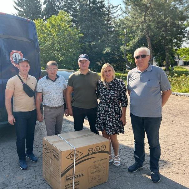 В Юнокоммунаровск привезли гуманитарную помощь от Ленобласти