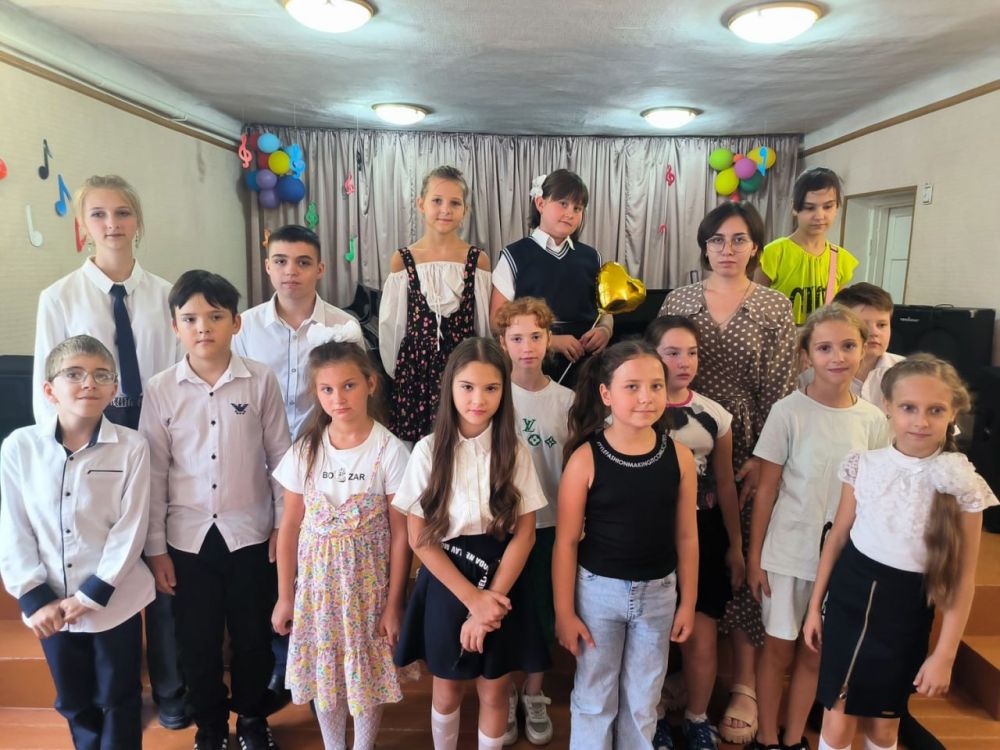 В Юнокоммунаровской школе искусств состоялась торжественная линейка