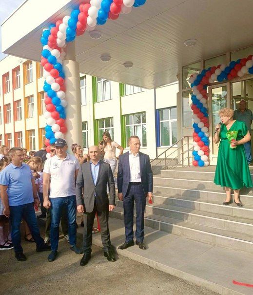 В День знаний состоялась церемония торжественного открытия школы, построенной в 1966 году в Ильичевском районе Мариуполя