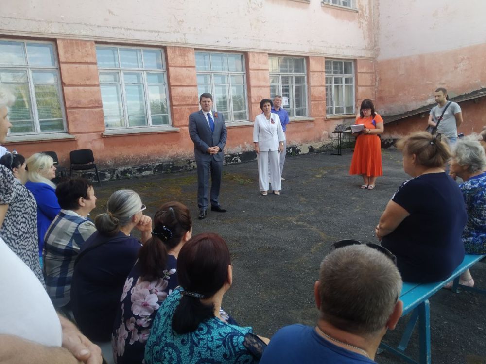 Валентина Харлашка: Сегодня приняла участие в сходе главы администрации города Макеевки Владислава Ключарова с жителями поселка Рабочие городки