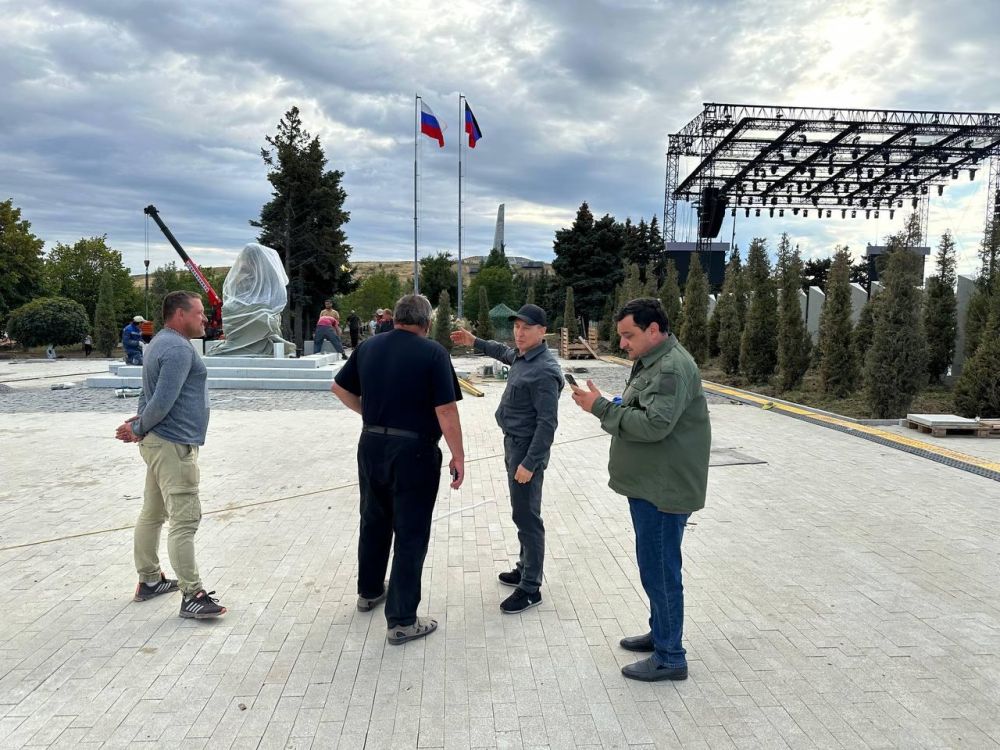 Николай Циганов проинспектировал мемориальный комплекс «Саур-Могила»