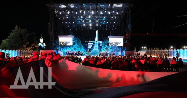 ������� ������� � 80-����� ������������ �������� ������ � ������������ ��������� �����-������