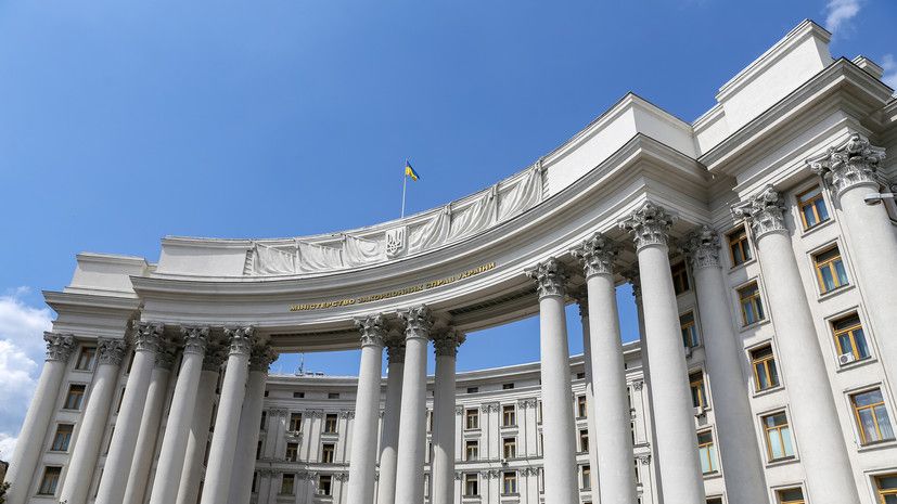 МИД Украины потребовал от КНР объяснить визит в ДНР блогеров и певицы Ван-Фан