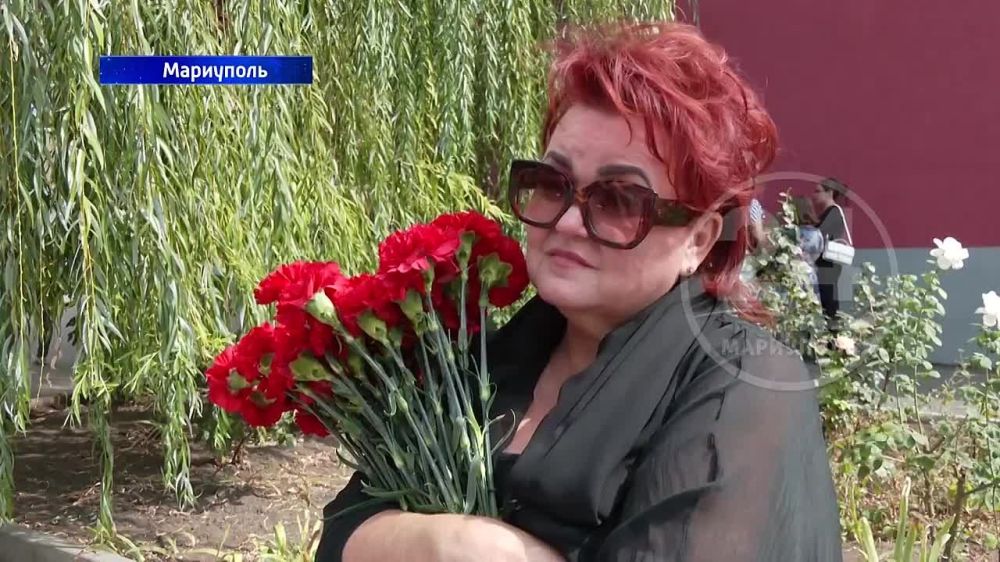 Он родился в Мариуполе и погиб за его свободу! Мемориал погибшему бойцу ДНР Сергею Аникееву открыли в ОШ №65. 11.09.2023