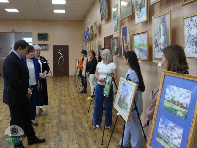 Выставка «Моя Макеевка – моя Россия» отрылась в художественной школе города