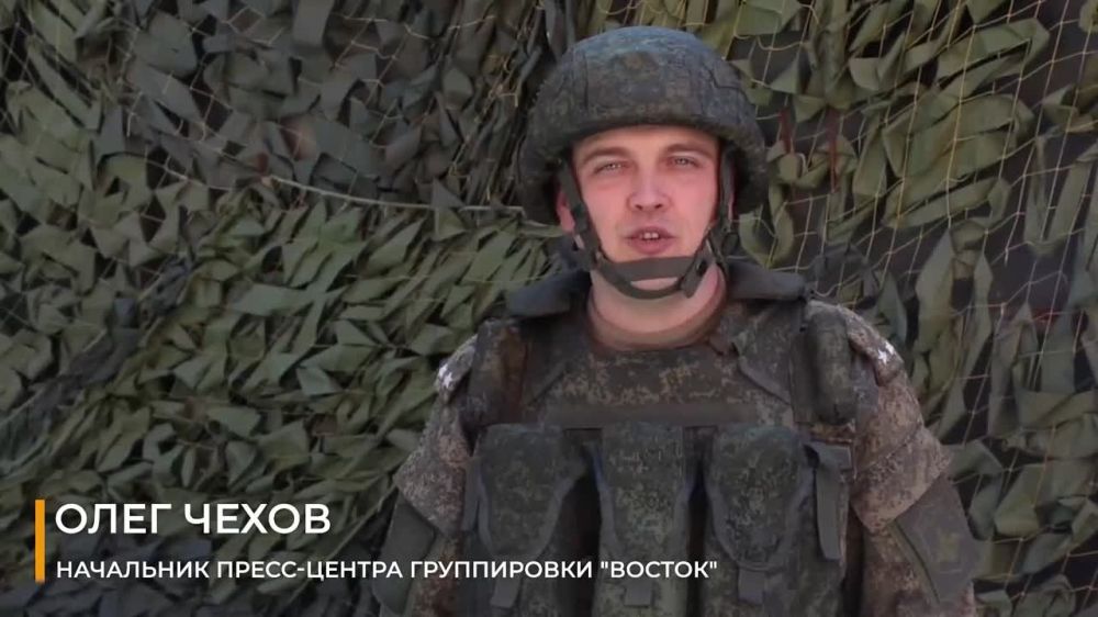 Артиллеристы группировки российских войск "Восток" в ходе спецоперации поразили четыре пункта временной дислокации двух бригад Вооруженных сил Украины в ДНР. Об этом нам сообщил начальник пресс-центра группировки Олег Чехов