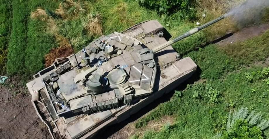 Российский танк в одиночку обратил в бегство колонну техники ВСУ