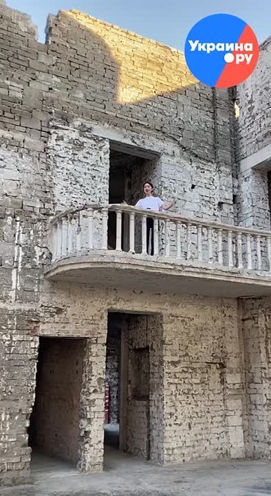 Более 110 млн просмотров набрал ролик, где китайская певица Ван Фан поёт «Катюшу» в стенах Мариупольского драмтеатра