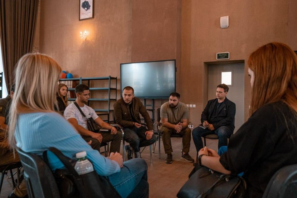 Кирилл Макаров встретился с первокурсниками Мариуполя