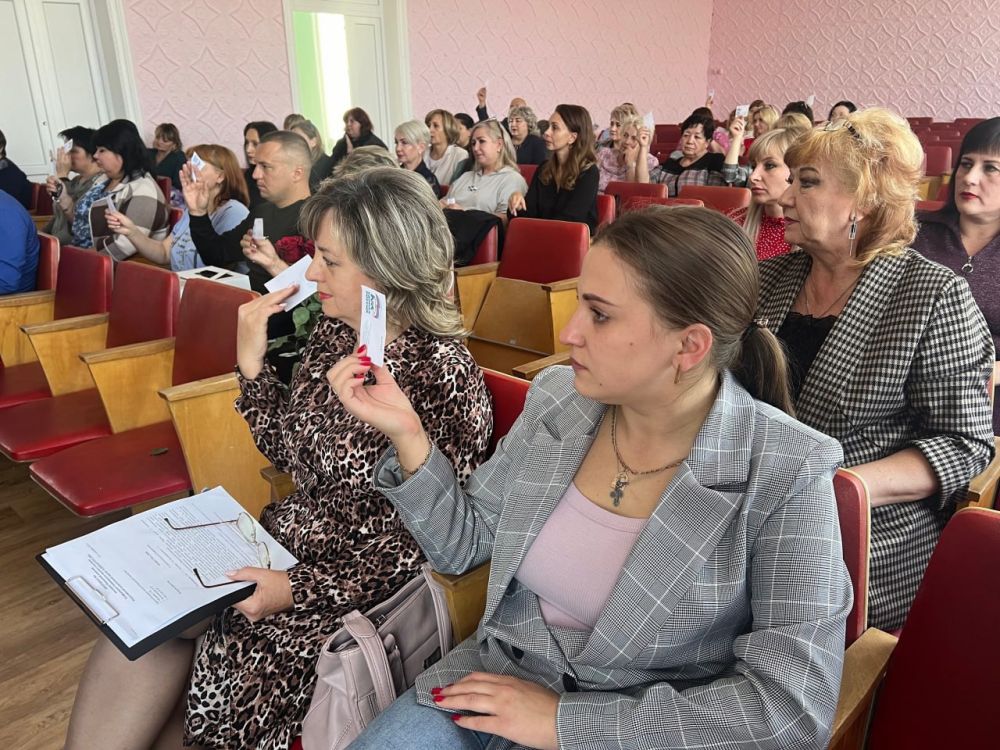 Сергей Ермаков: Сегодня, 25 сентября, в КУ ДО "Снежнянской школы искусств" состоялась Конференция по выдвижению кандидатуры для избрания на должность главы администрации города Снежное