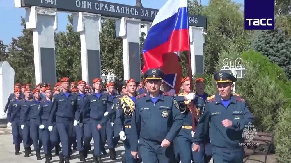 В Донецке 129 курсантов института противопожарной службы МЧС России приняли присягу