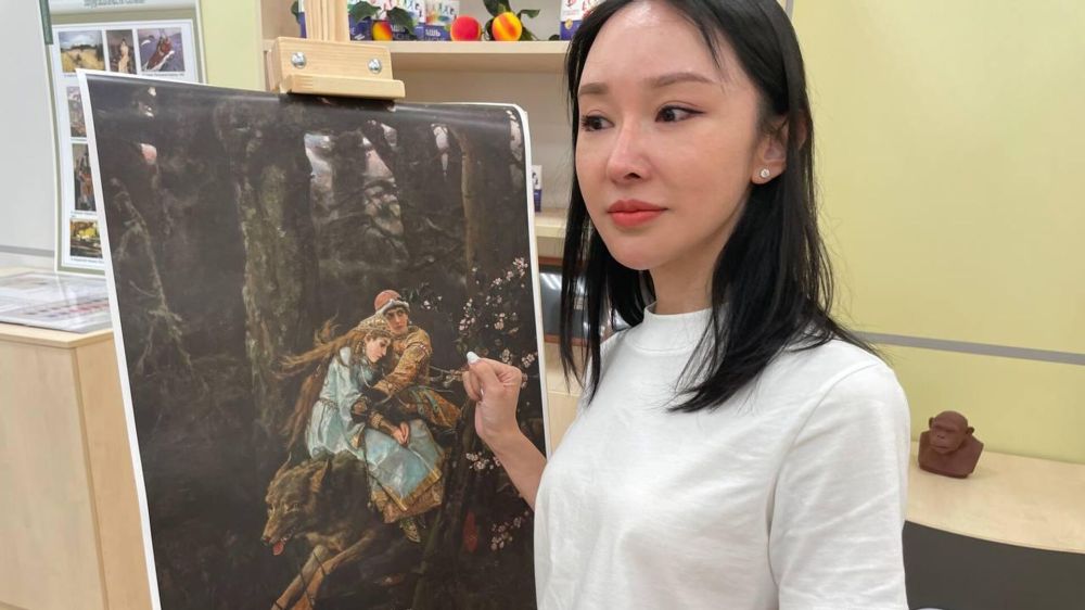 Первые ласточки. Блогеры и певица Ван Фан из КНР, посетившие Мариуполь, побывали в посольство РФ в Пекине