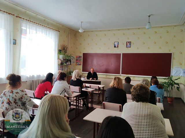 Первый заместитель главы администрации Советского района Сергей Савельев провел сход граждан в МБОУ «Основная школа № 17 города Макеевки»