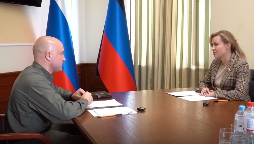 Сенатор Наталья Никонорова встретилась с министром транспорта Владимиром Тужилиным, обсудив развитие транспортной системы Республики