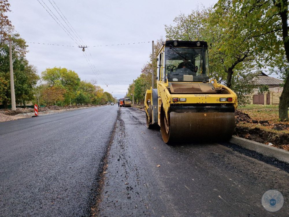 Более 68 тыс. кв. м асфальтобетонного покрытия уже уложено по проспекту Ленина в Горловке