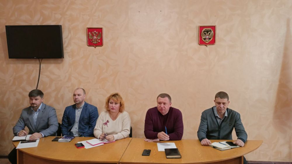 Сергей Ермаков: В ходе аппаратного совещания с начальниками отделов и структурных подразделений администрации города обсудили ситуацию за прошедшую неделю и вопросы, находящиеся на постоянном контроле