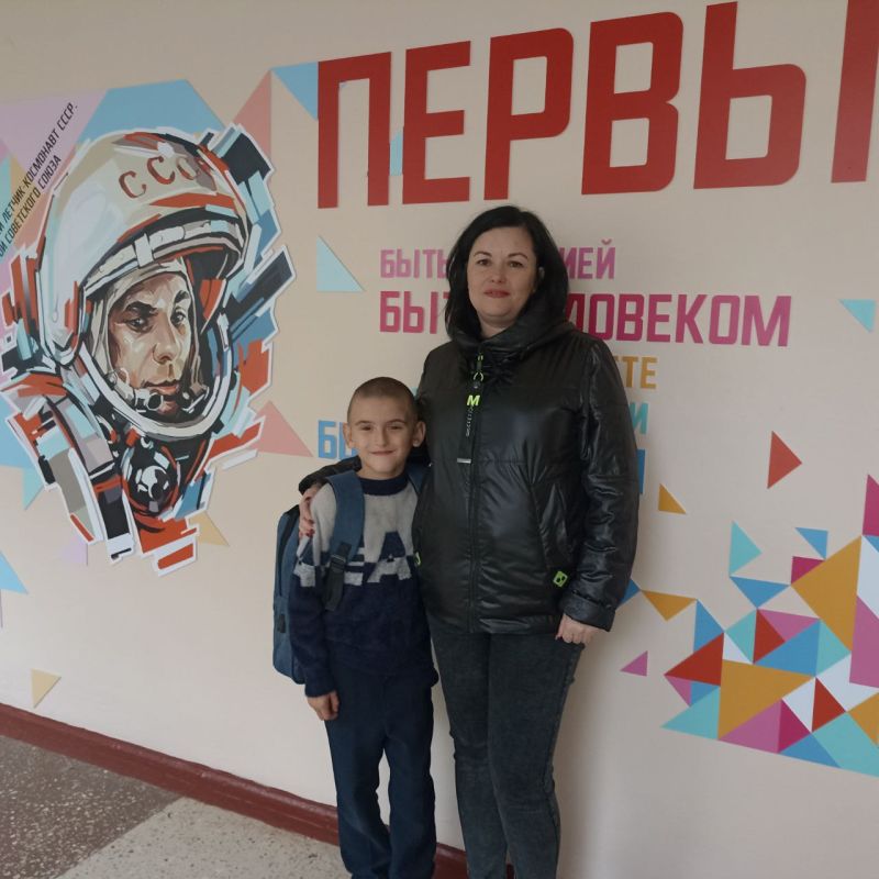 Управляющий делами администрации города, председатель Совета женщин Харцызска Виктория Рогожина в рамках акции Женского...