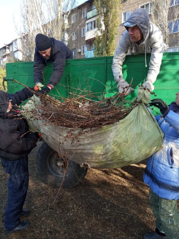 МУП города Енакиево были выполнены мероприятия по приведению в надлежащее санитарное состояние территорий с целью обеспечения чистоты и порядка на территории г. Енакиево