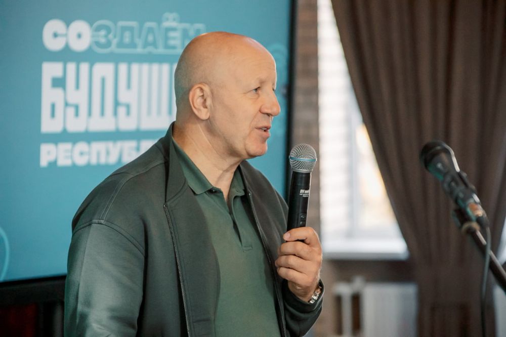 Олег Моргун: С профильным заместителем Викторией Калачевой и и.о. Министра молодёжной политики ДНР Кириллом Макаровым...