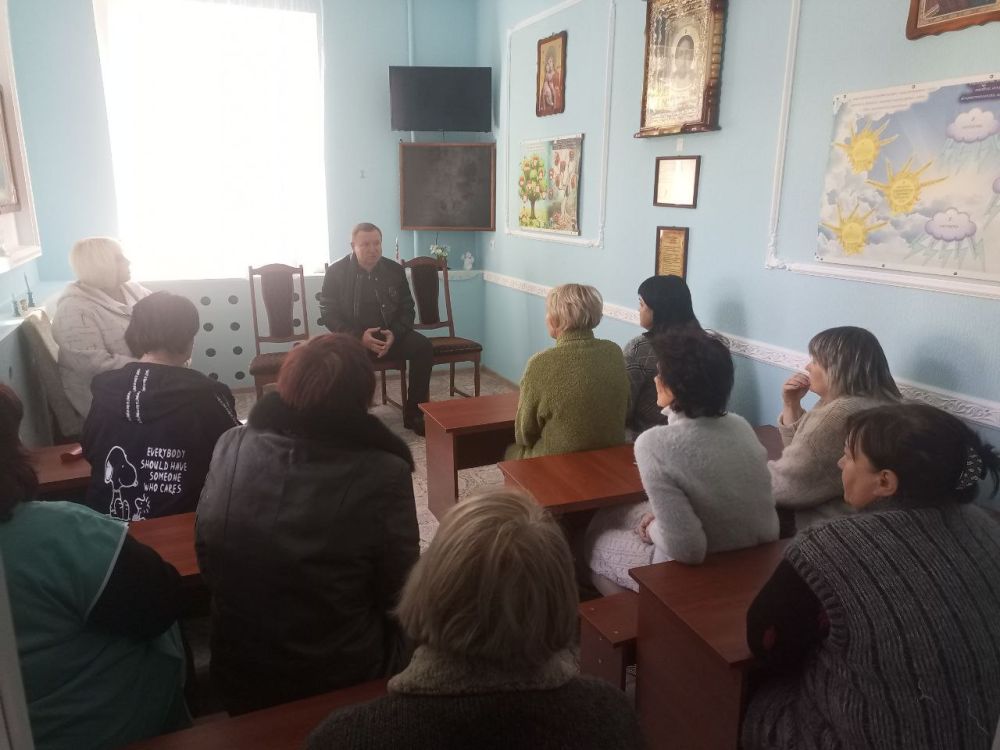 Сергей Ермаков: Сегодня провел выездную встречу с трудовым коллективом МБДОУ №4 общеразвивающего типа «ясли-сад «Дюймовочка» г.Снежное», ул. Гастелло, 17