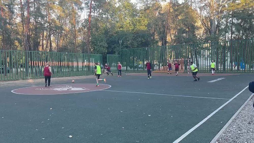 Виктория Жукова: Сегодня, в честь Дня дорожника и Дня отца, состоялся футбольный товарищеский матч между командами...