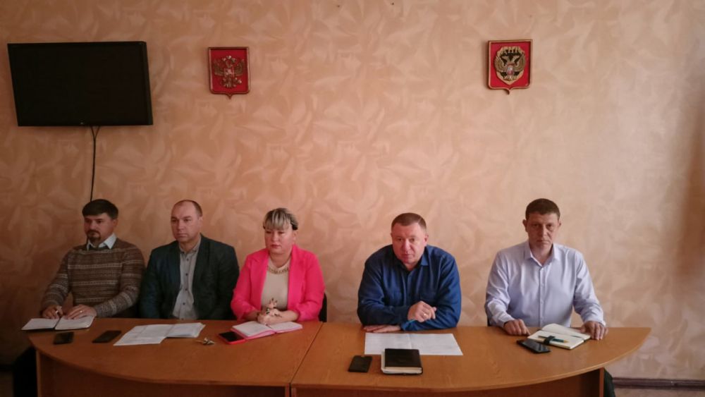 Сергей Ермаков: В ходе аппаратного совещания с начальниками отделов и структурных подразделений администрации города обсудили ситуацию за прошедшую неделю и вопросы, находящиеся на постоянном контроле