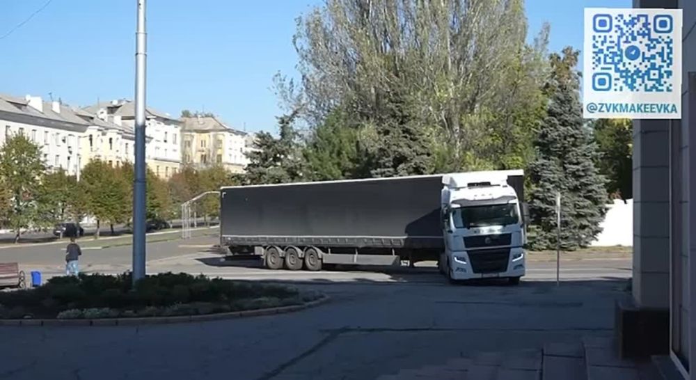 Накануне Макеевка встречала помощь от Свердловской области для наших учреждений культуры