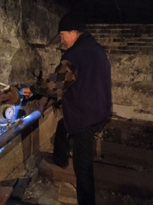 ���� �����������: �������, 16 �������, ������ ������������ ����������� ���� ��������� ������ �� ��������� ������� � ������� �� ���������� �. �������: