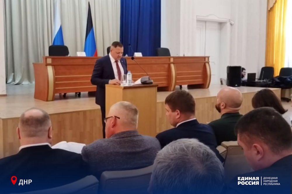 На заседании фракции Единой России в Народном Совете ДНР депутаты обсудили вопросы, которые в дальнейшем легли в повестку пленарного заседания