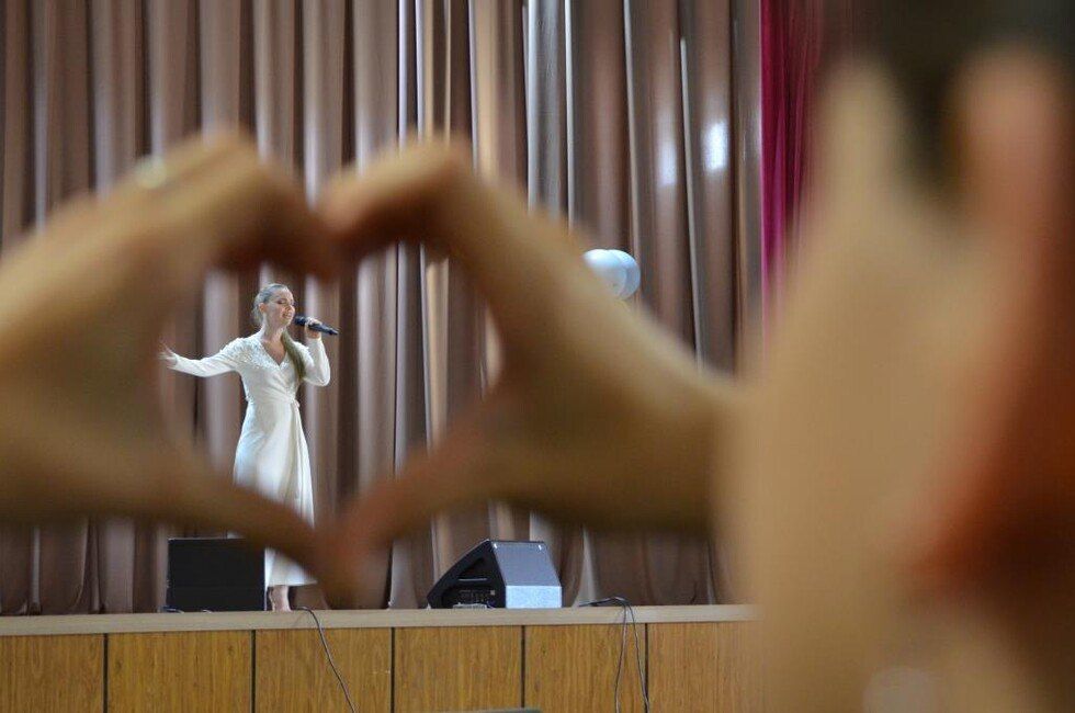 Артисты Донецкой муздрамы выступили для школьников из восьми населенных пунктов ДНР