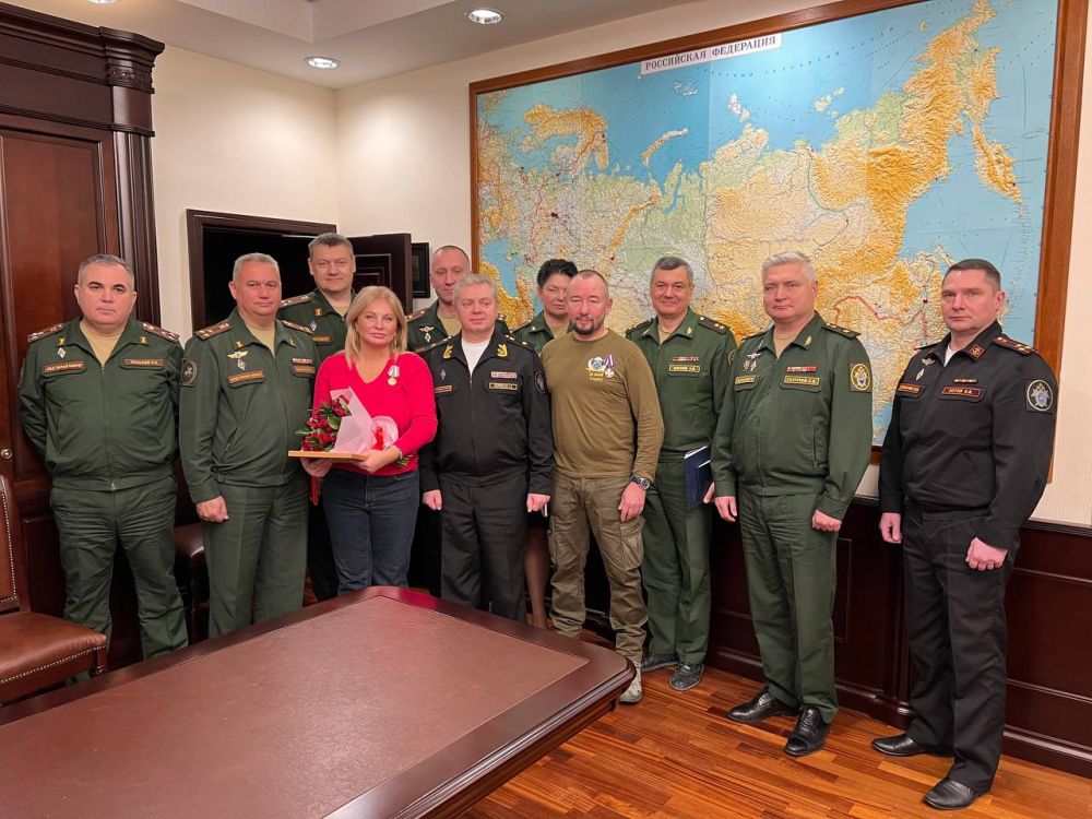 Артём Шейнин: Сегодня нам с Ольгой Курлаевой из ВГТРК вручили награды Следственного Комитета РФ. Вручали в Главном военном следственном управлении СК РФ