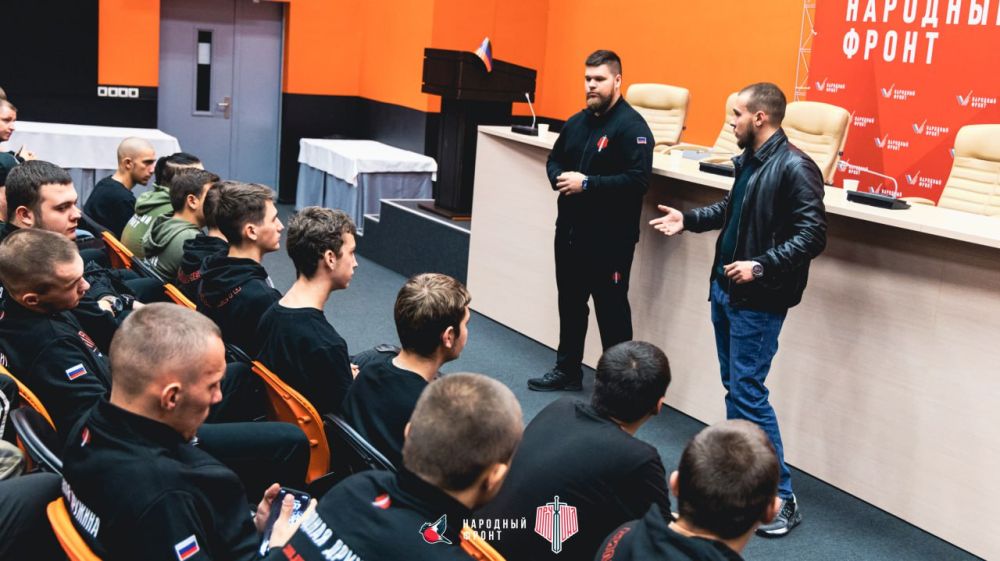 Провели встречу с министром Молодежной политики - Кириллом Макаровым, где он поблагодарил активистов Народной Дружины за отличную работу