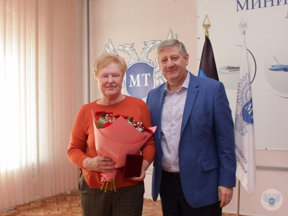 В преддверии профессионального праздника наградили лучших представителей дорожно-транспортной отрасли