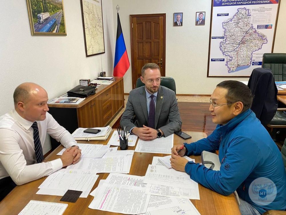 Владимир Тужилин провел рабочую встречу с заместителем министра транспорта Республики Саха Семёном Коркиным