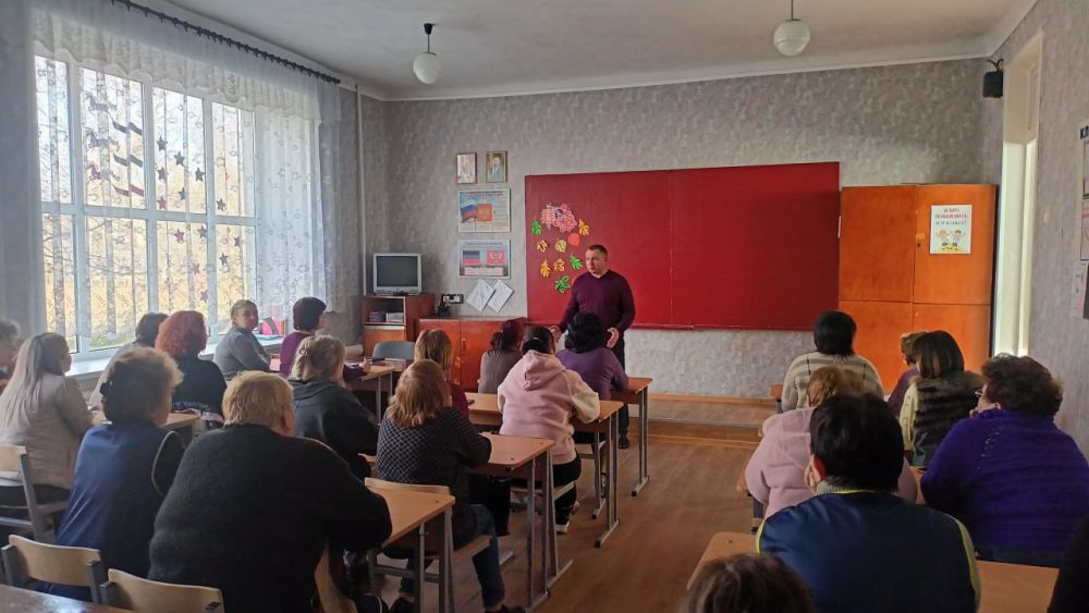 Сергей Ермаков: Провел выездную встречу с трудовым коллективом МБОУ «СРЕДНЯЯ ШКОЛА № 5 ГОРОДА СНЕЖНОЕ» ул. Терешковой, 14