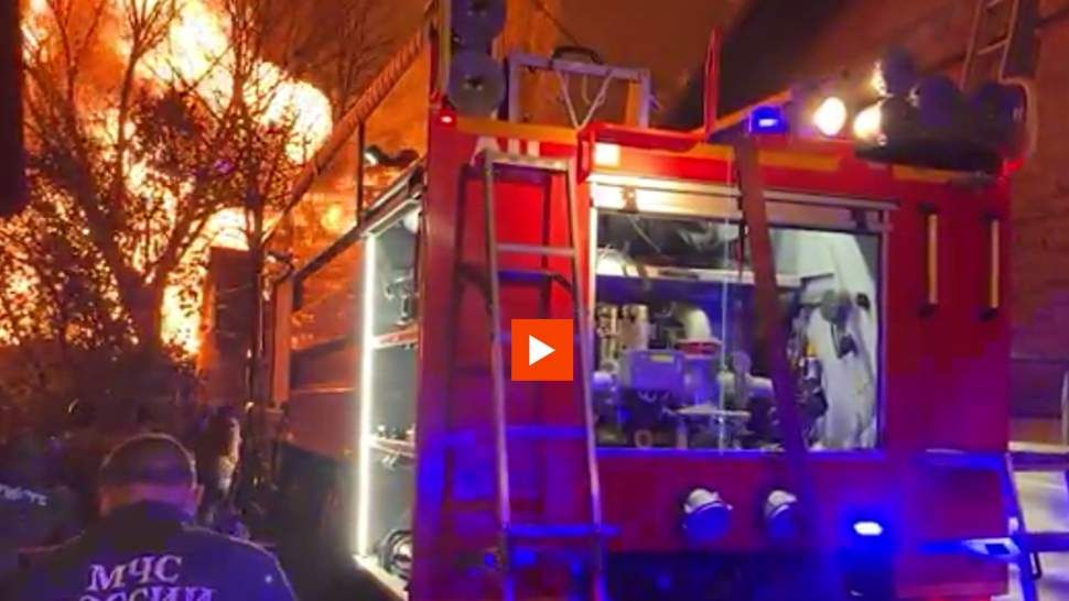 Очевидец рассказал о задевшем военкоров «Известий» ударе по Донецку