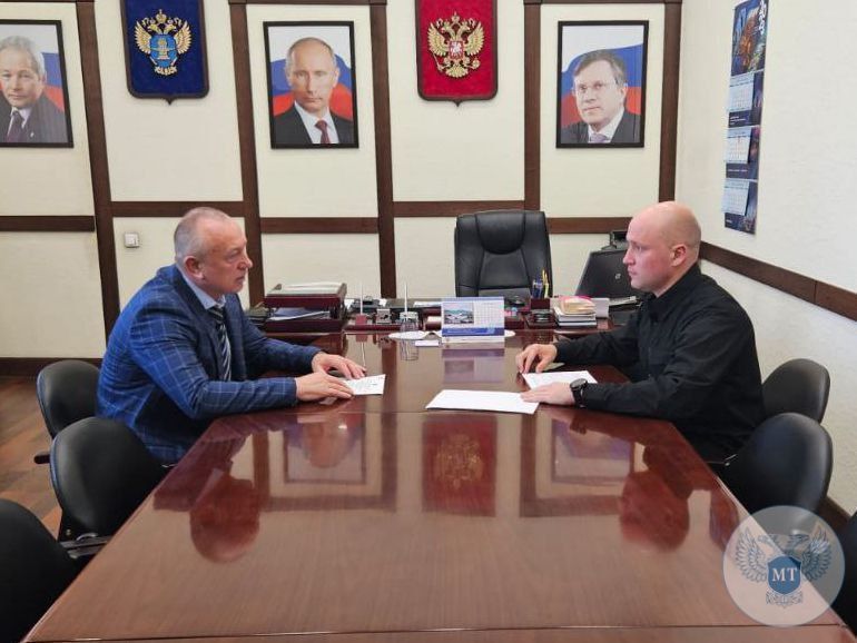 Владимир Тужилин принял участие в рабочей встрече с начальником МТУ Ространснадзора по ЮФО Владимиром Рудяком