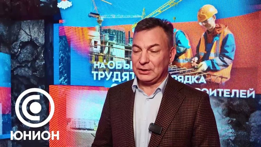 «На стендах мы разместили очень много информации касаемо зарождения Республики и её становления, и о том как будет восстанавливаться и развиваться ДНР»