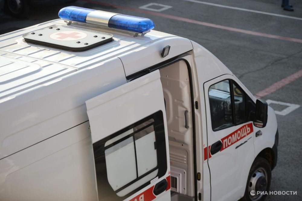 Пострадавших при обстреле Донецка журналистов "Известий" доставили в Москву