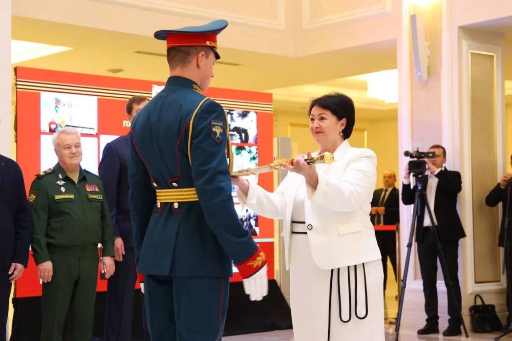 Андрей Турчак поздравил Мариуполь и Мелитополь с вручением Мечей Победы