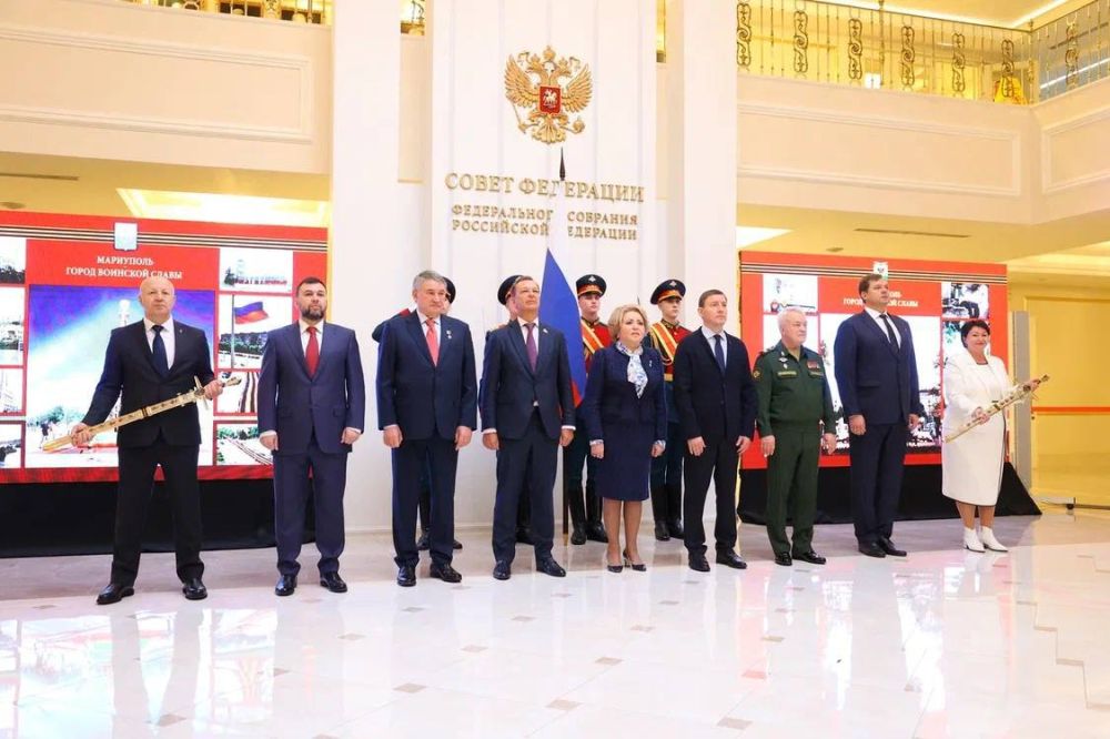 Андрей Турчак: Мечи Победы торжественно вручены городам воинской славы - Мариуполю и Мелитополю