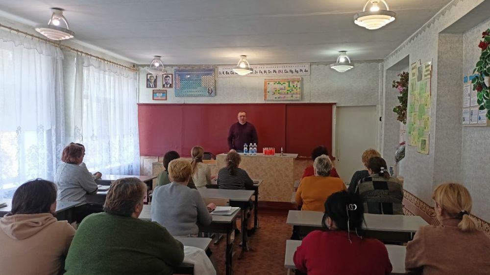 Сергей Ермаков: Провел выездную встречу с трудовым коллективом МБОУ «СРЕДНЯЯ ШКОЛА № 7 ГОРОДА СНЕЖНОЕ» ул. Адорадского, 1