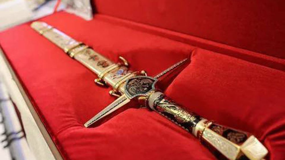 Мариуполю и Мелитополю вручили Мечи Победы