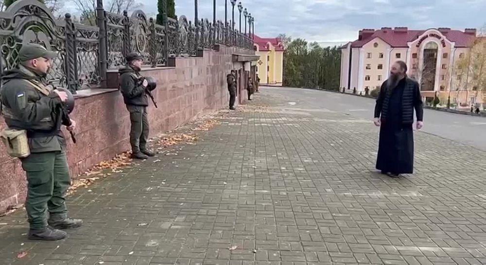 Роман Голованов: Сирот выгоняют из украинского монастыря, чтобы заселить туда солдат ВСУ